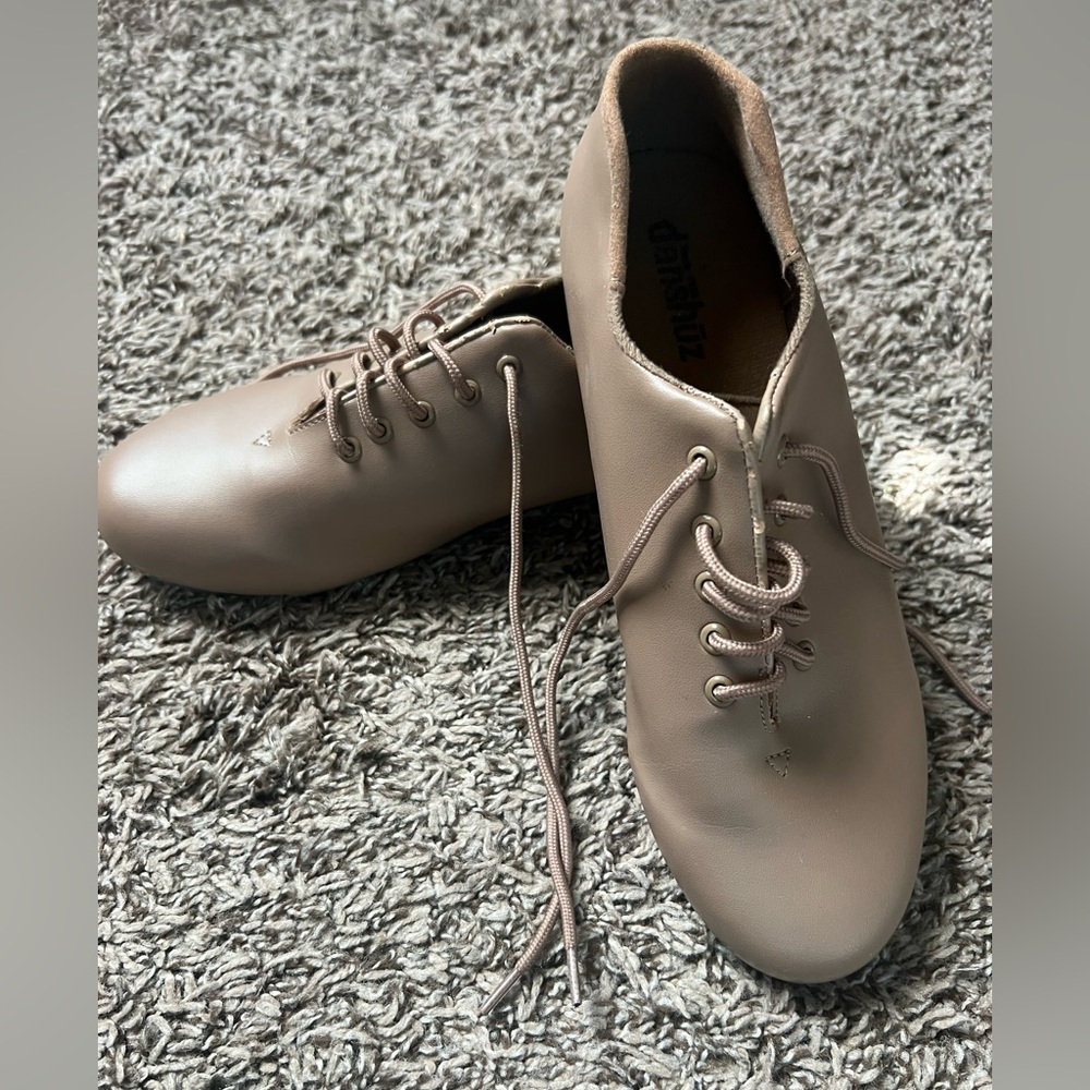 Tan Tao Shoes, Women’s Size 8